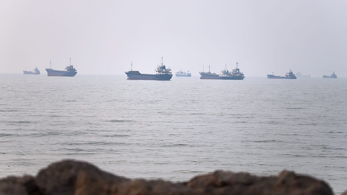 Trump Threatens to Tap Frozen Iranian Assets for Gulf Shipping Damages