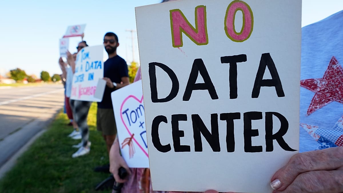 Trump urges data centre firms to pay communities to ease local opposition