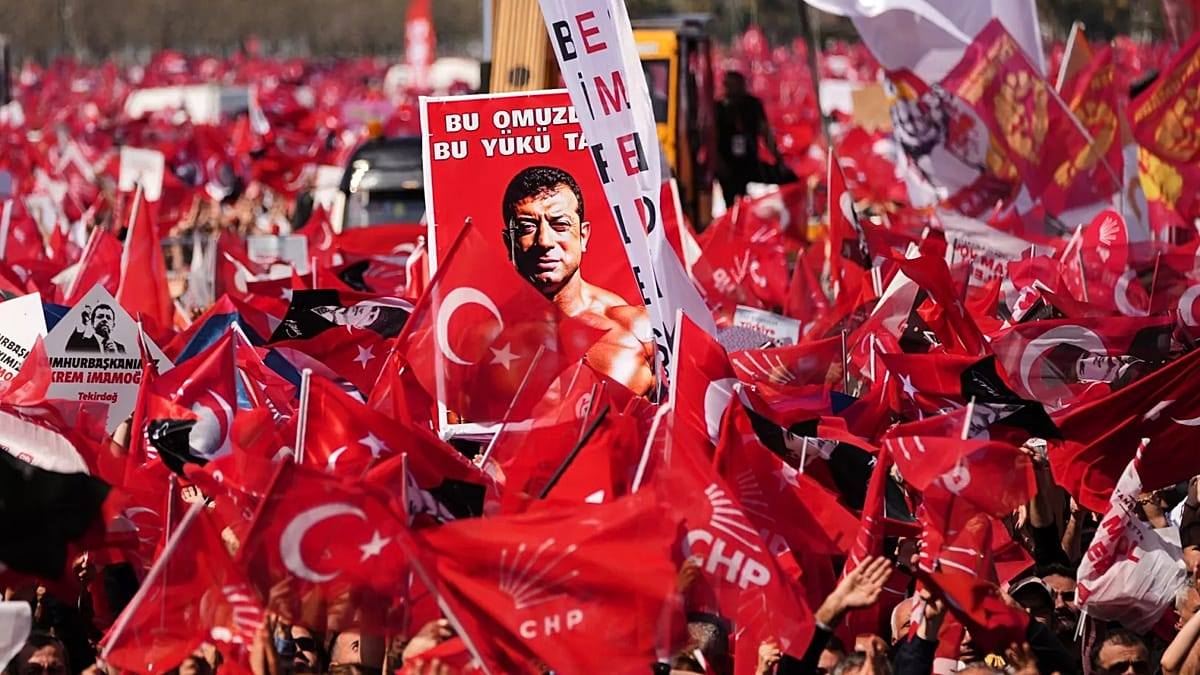 Turkish Court Ousts CHP Leader Özgür Özel, Reinstates Predecessor Amid Turmoil