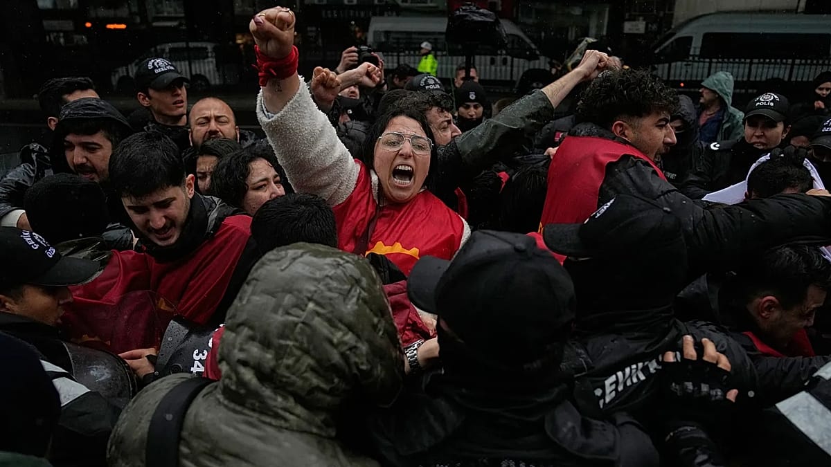 Turkish Police Arrest Nearly 400 at May Day Rallies in Istanbul