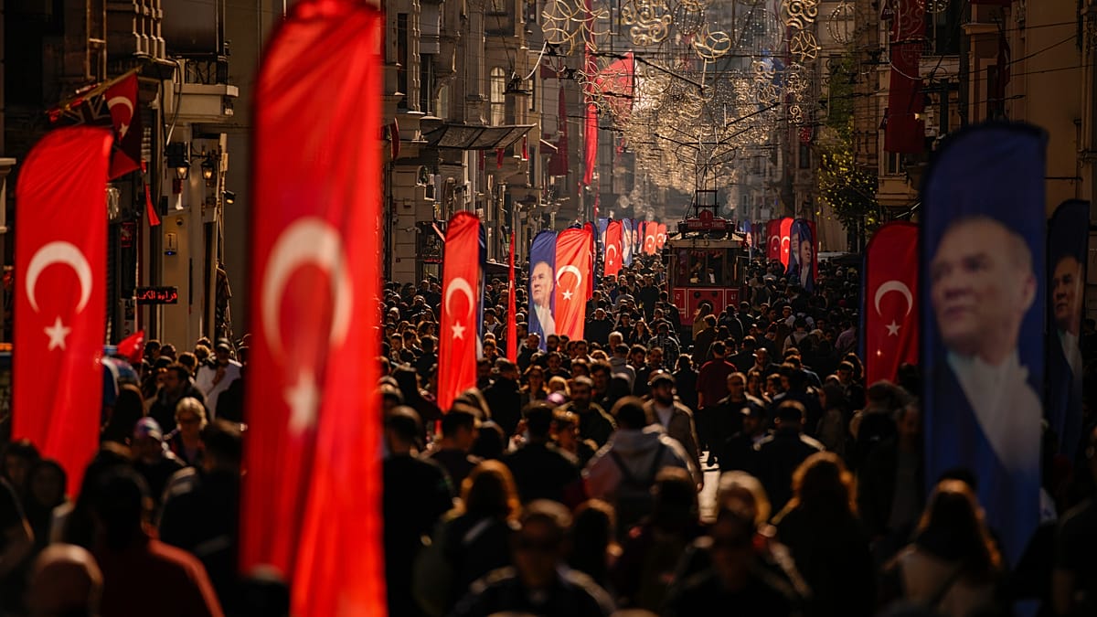 Turkish Tourists Flock to Greece as Inflation Shifts Aegean Travel Patterns