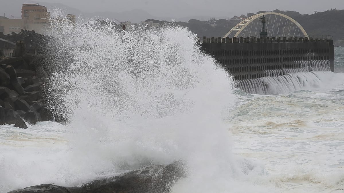 Typhoon Champi batters Taiwan, killing at least two and grounding flights