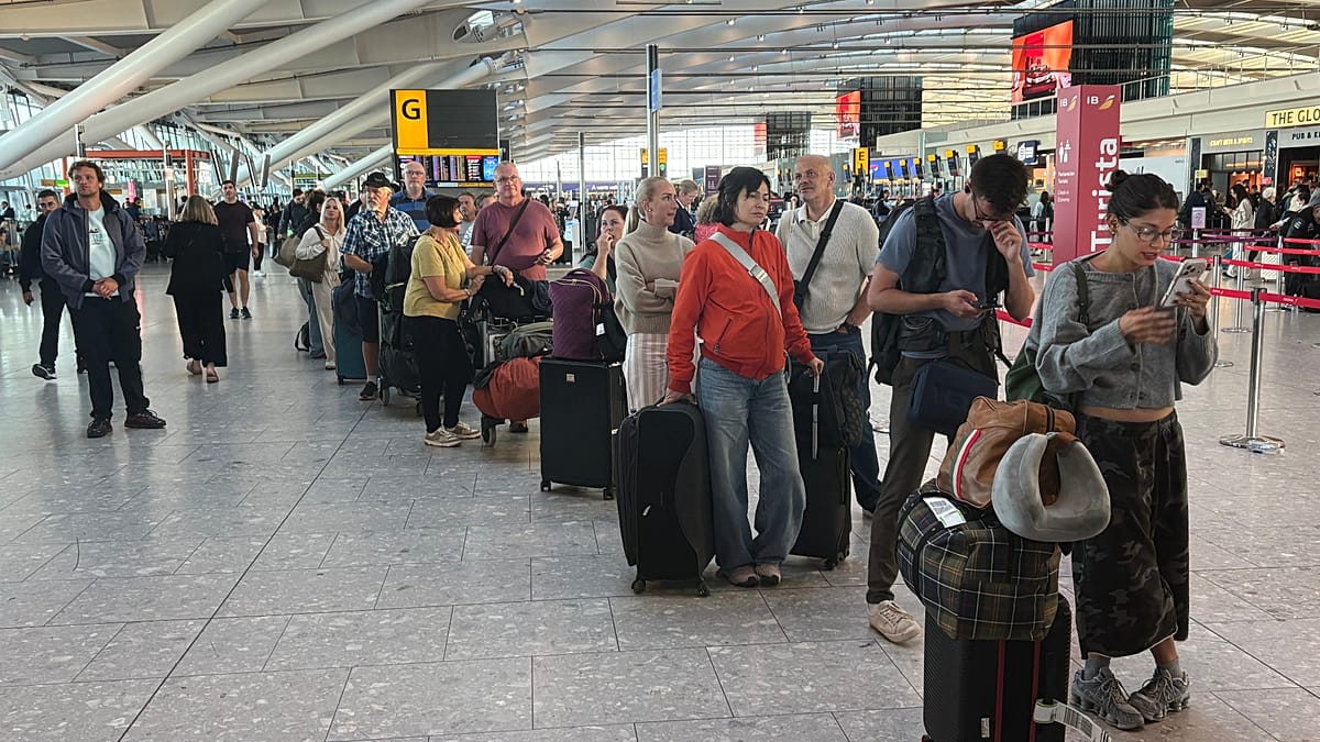 UK air traffic failure strands passengers across Europe