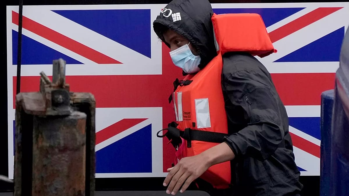 UK and France Extend 'One-In, One-Out' Migrant Deal Until October 2026