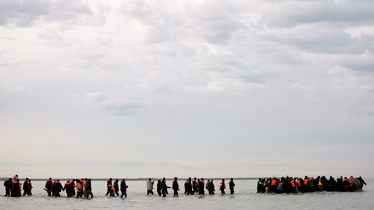 UK asylum claims fall 21% as Labour touts border strategy