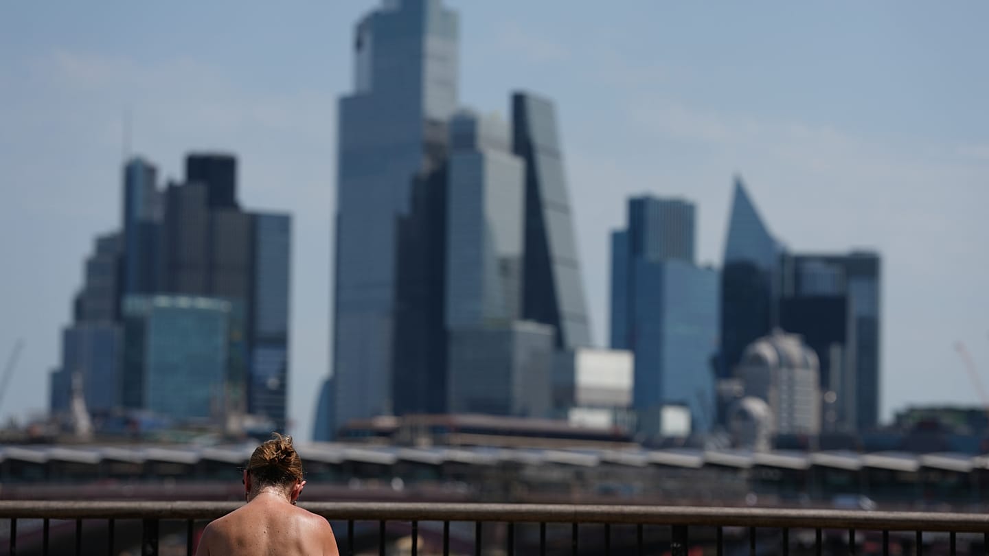 UK Breaks June Temperature Record as Heatwave Grips Europe