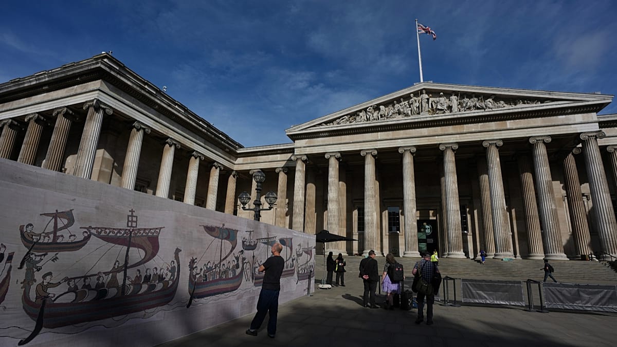 UK keeps national museums free for all visitors