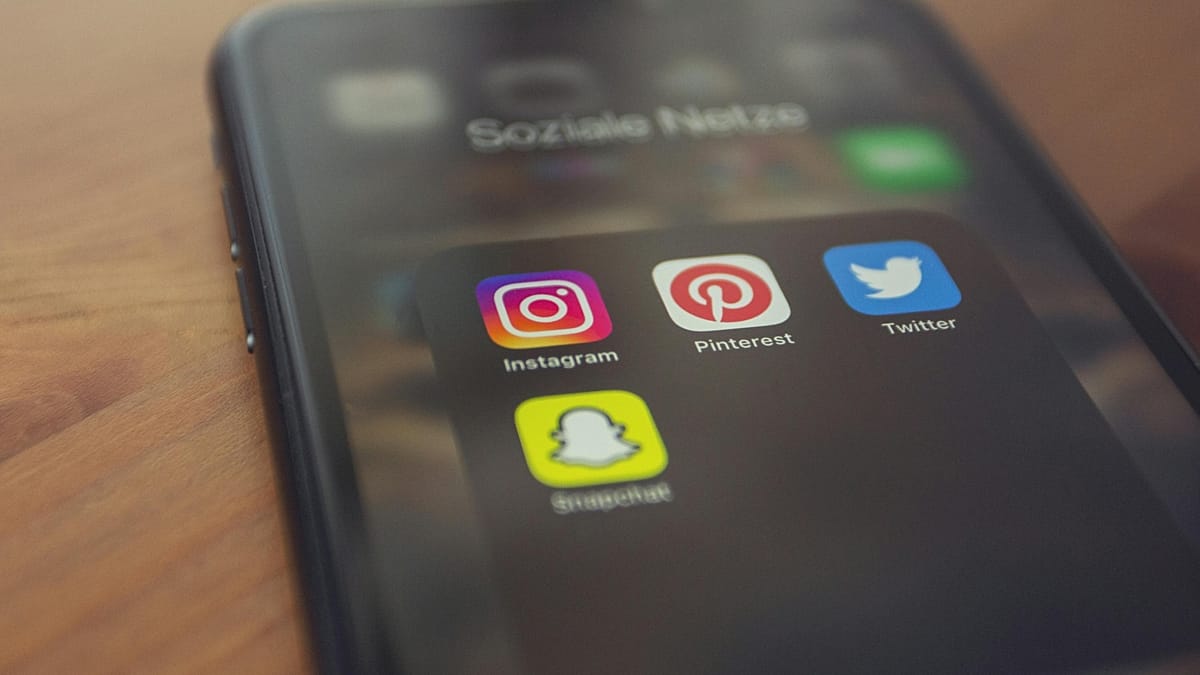 UK Police Chiefs Call for Ban on Under-16s Using Social Media and Messaging Apps