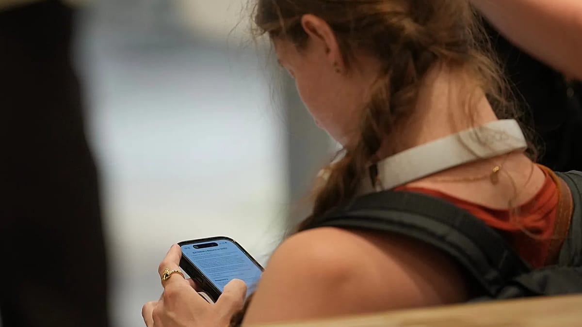 UK Proposes Voluntary Nighttime Social Media Curfew for Older Teens