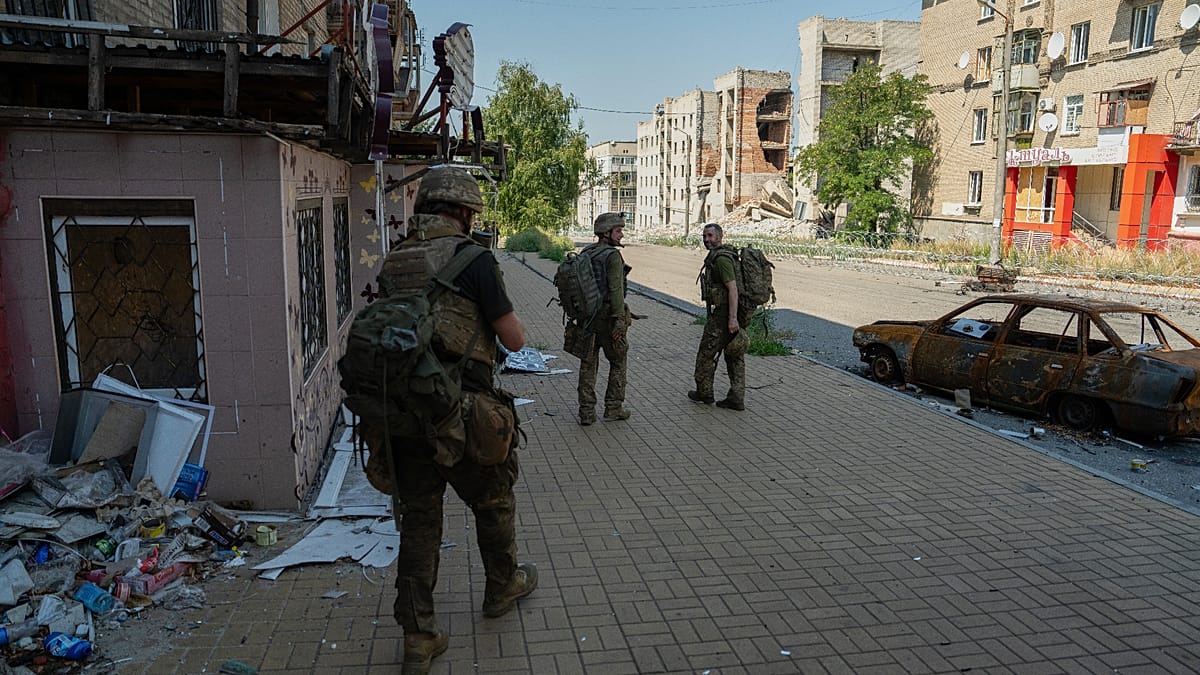 Ukrainian forces push back Russian troops near Lyman, bloggers admit
