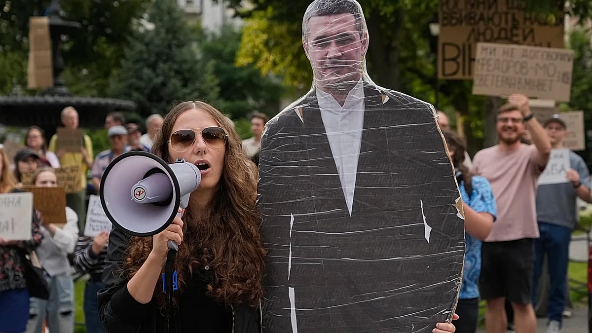 Ukrainian protesters reject Fedorov's call for wartime elections