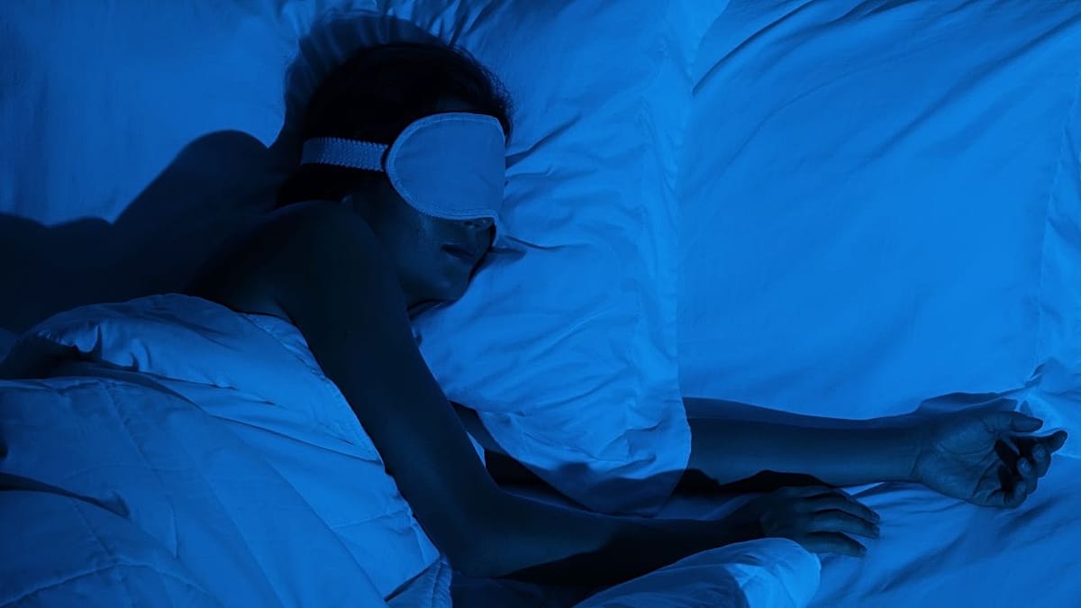 University of Granada Study Reveals Two-Way Link Between Dinner and Sleep Quality