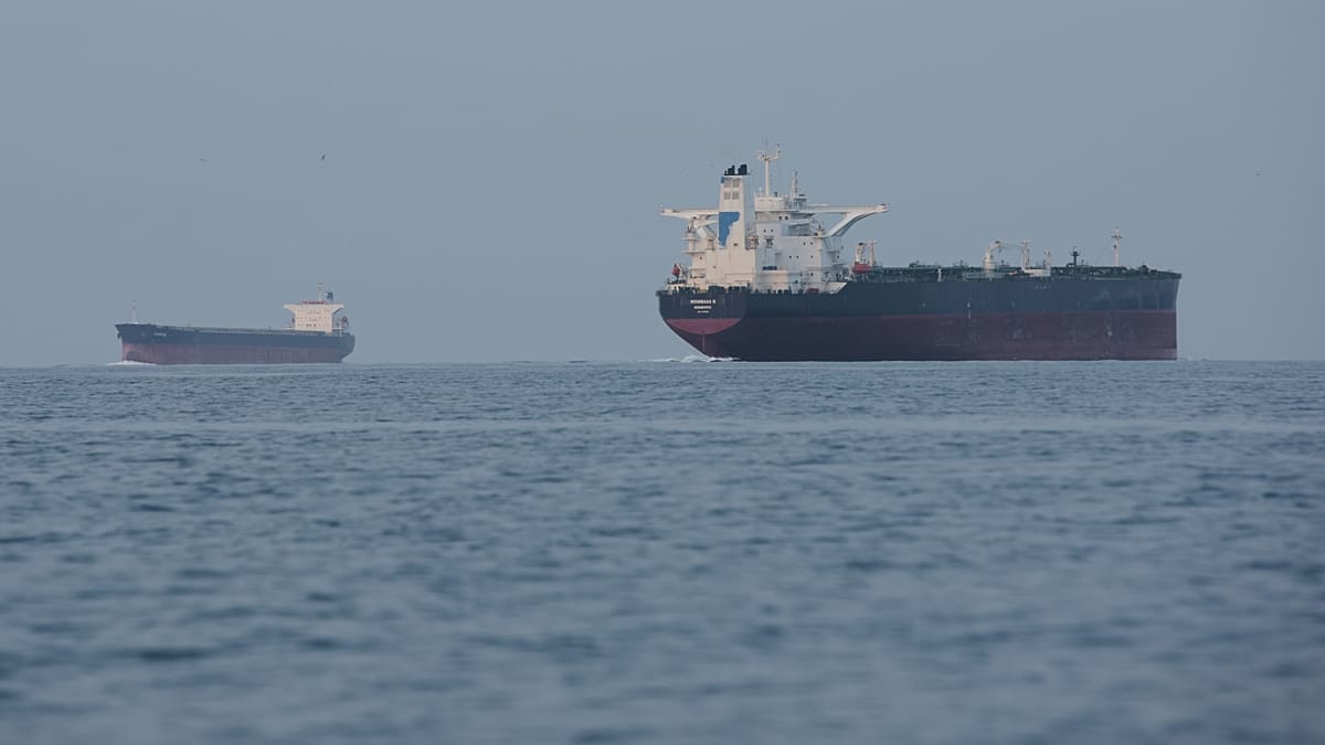 US and Iran Trade Ship Seizures as Strait of Hormuz Crisis Deepens