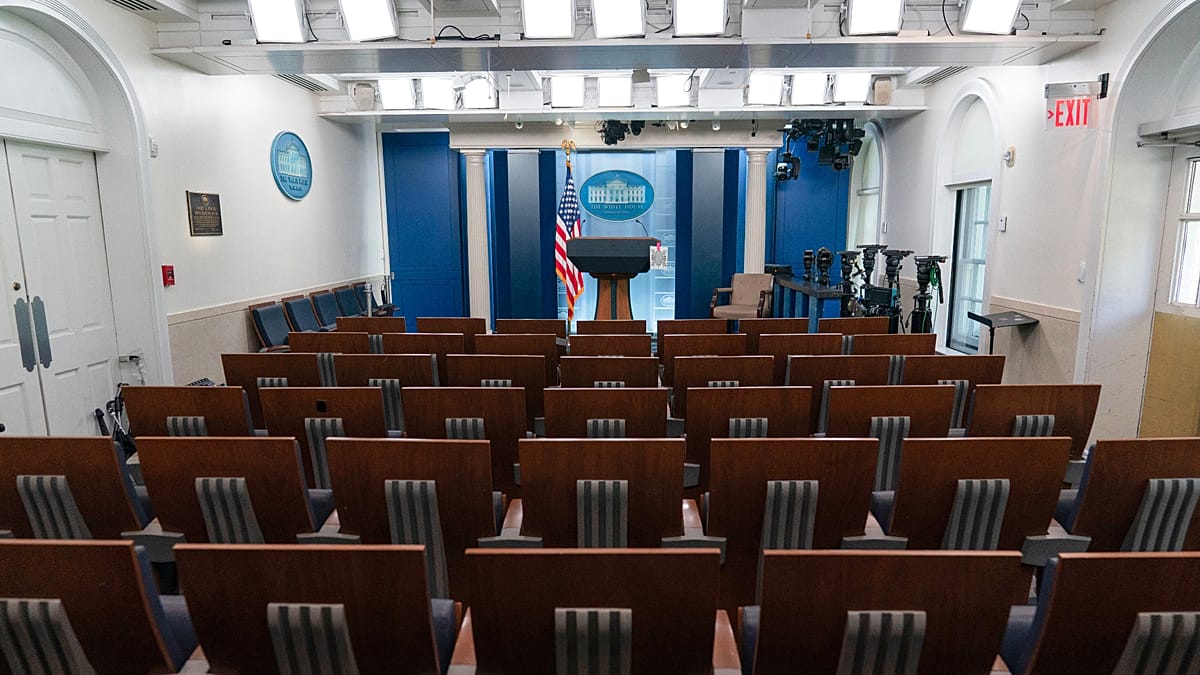 US Broadcasters Halt White House Pool Coverage in Press Freedom Standoff
