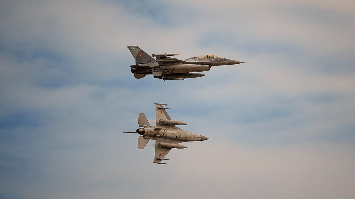 US Considers Expanding Nuclear Bomber Deployments in Eastern Europe
