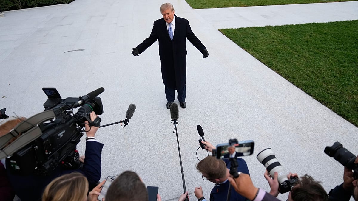 US court orders White House to restore press passes for CNN, Politico, MS NOW
