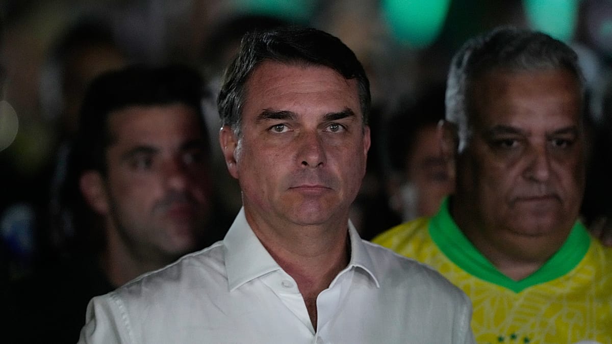 US grants visa to Flavio Bolsonaro as he leaves Brazil after election defeat