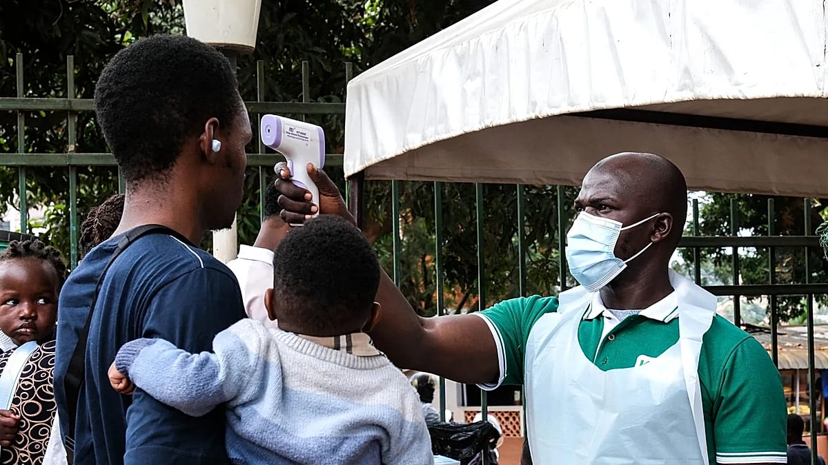 US Imposes Ebola Screening at Airports as European Medics Head to Africa