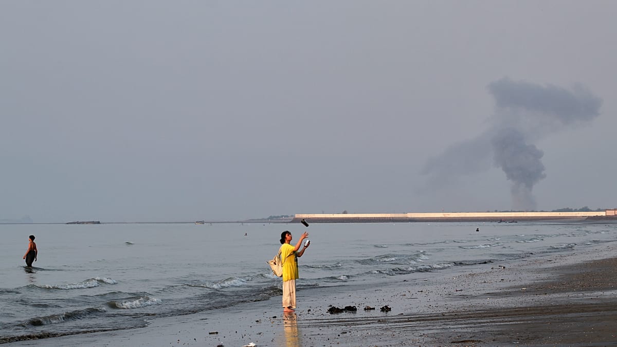 US-Iran Conflict Escalates After Deadly Missile Strike on Oil Tankers in Strait of Hormuz