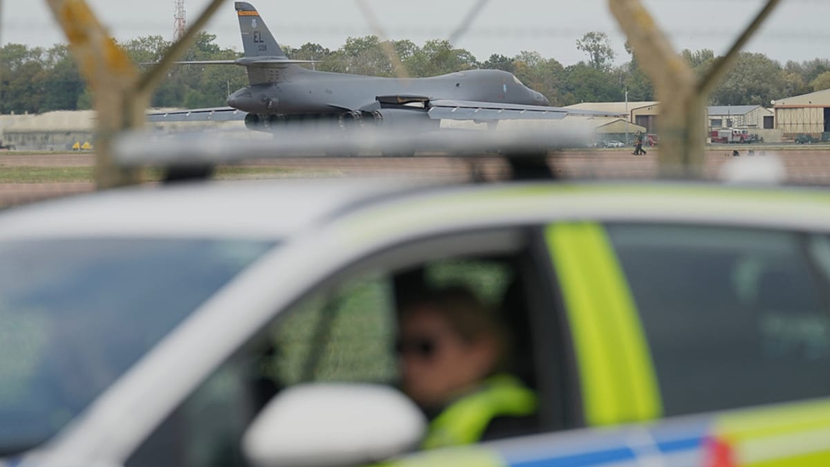 US pulls B-1 bombers from UK base after Iran-linked threats