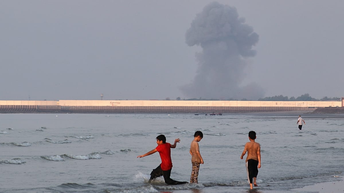 US Strikes Iran for Third Night as Trump Hints at Deal Despite Escalation