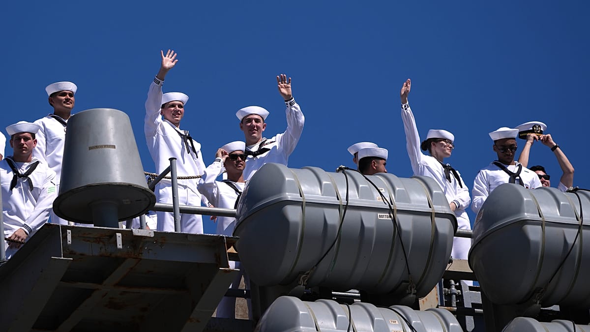 USS Abraham Lincoln ends record 265-day deployment amid crew concerns