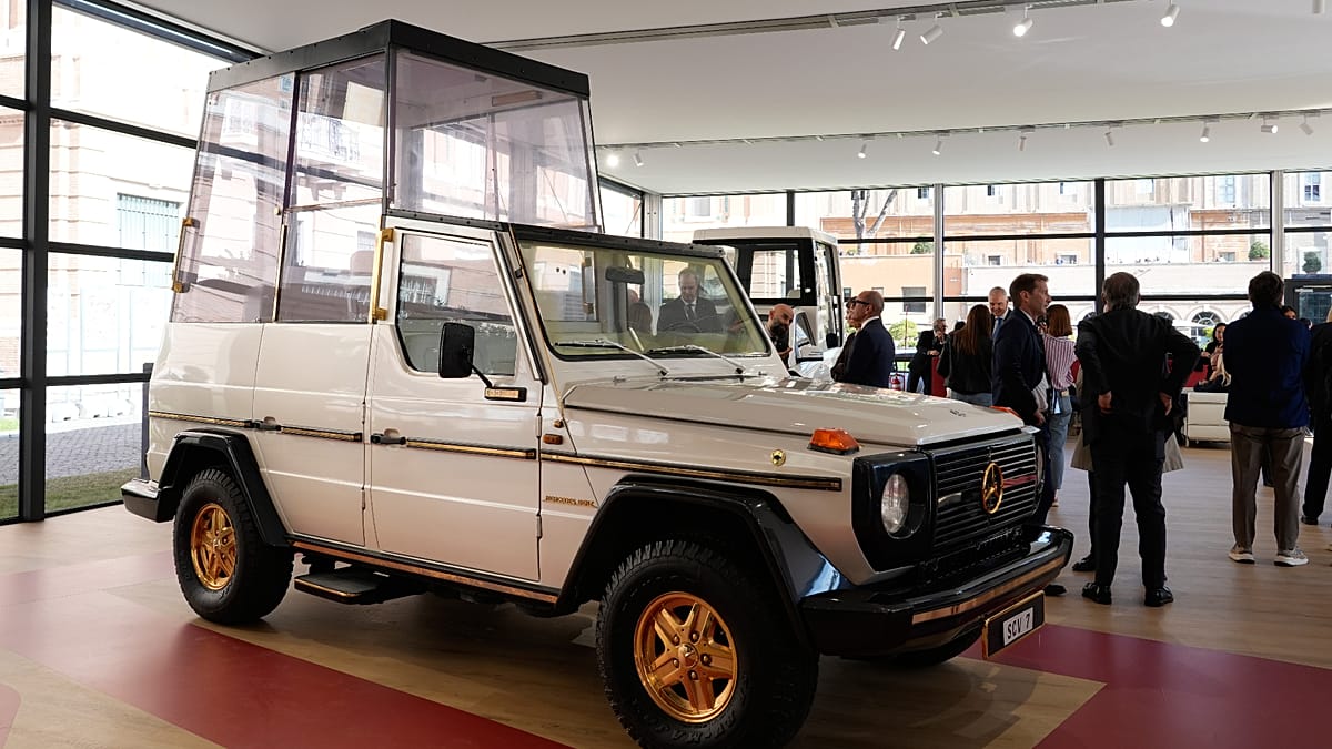 Vatican exhibition traces a century of Mercedes-Benz popemobiles