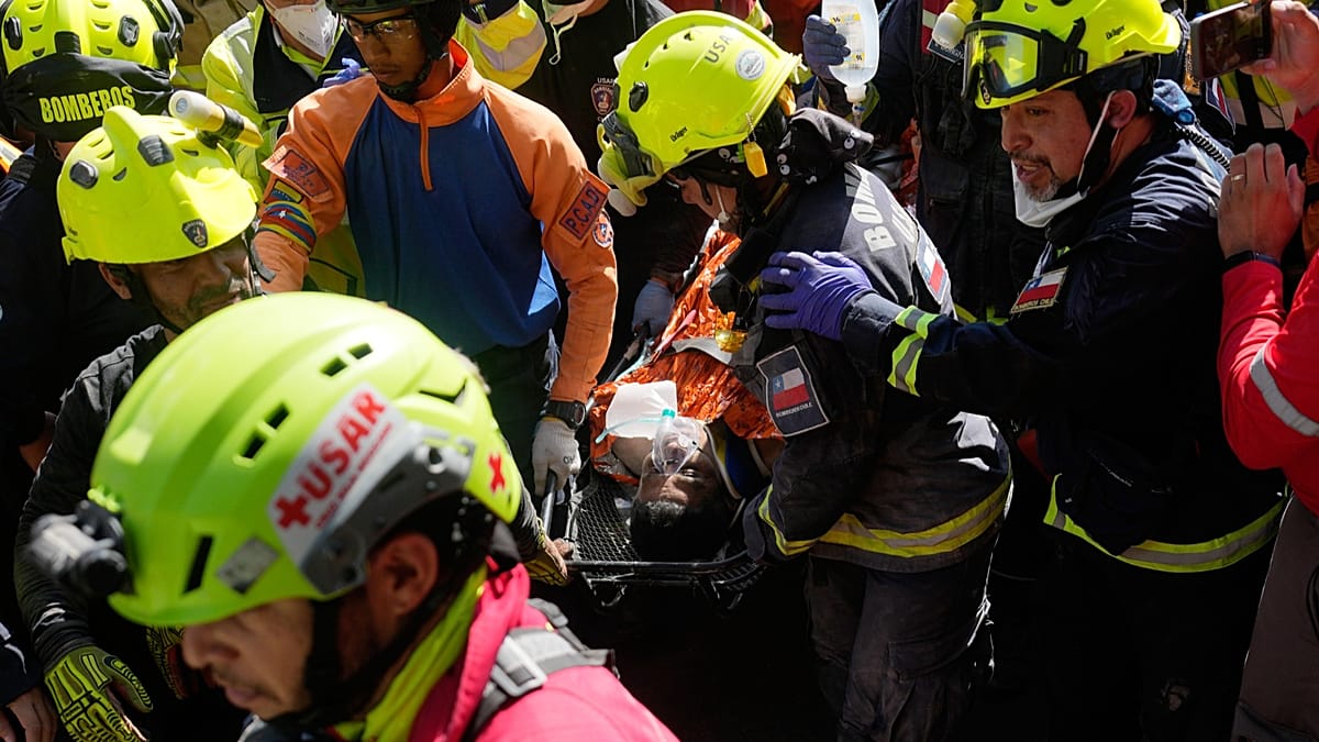 Venezuelan Security Guard Rescued After Eight Days Under Rubble Following Twin Quakes