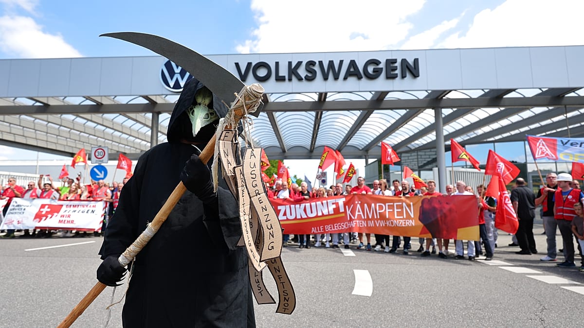 Volkswagen's 2030 Plan: Halving Models, Cutting Capacity, but Job Fears Remain