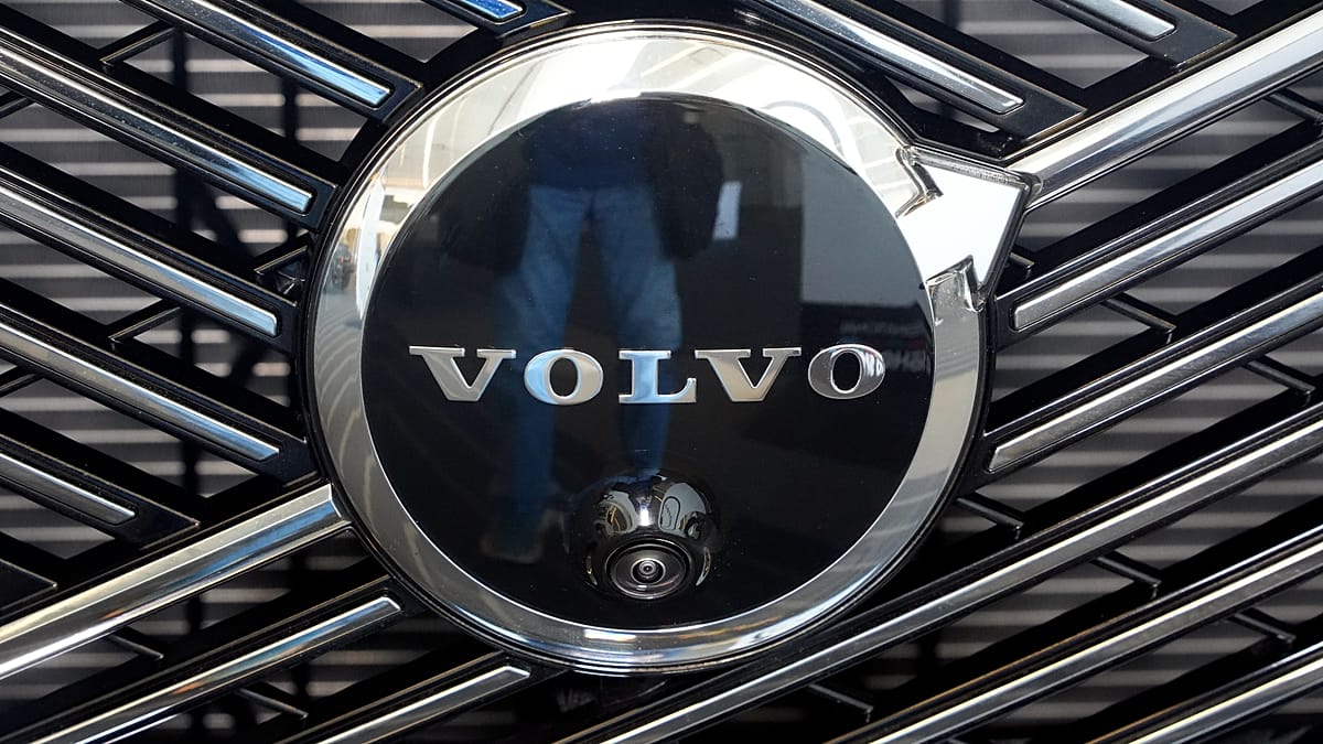 Volvo Cars to cut 2,500 jobs after third-quarter loss