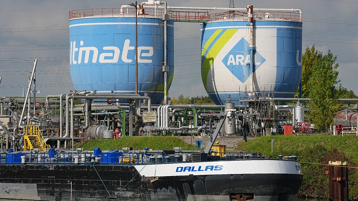 Von der Leyen launches refinery dialogue as EU fuel security tightens