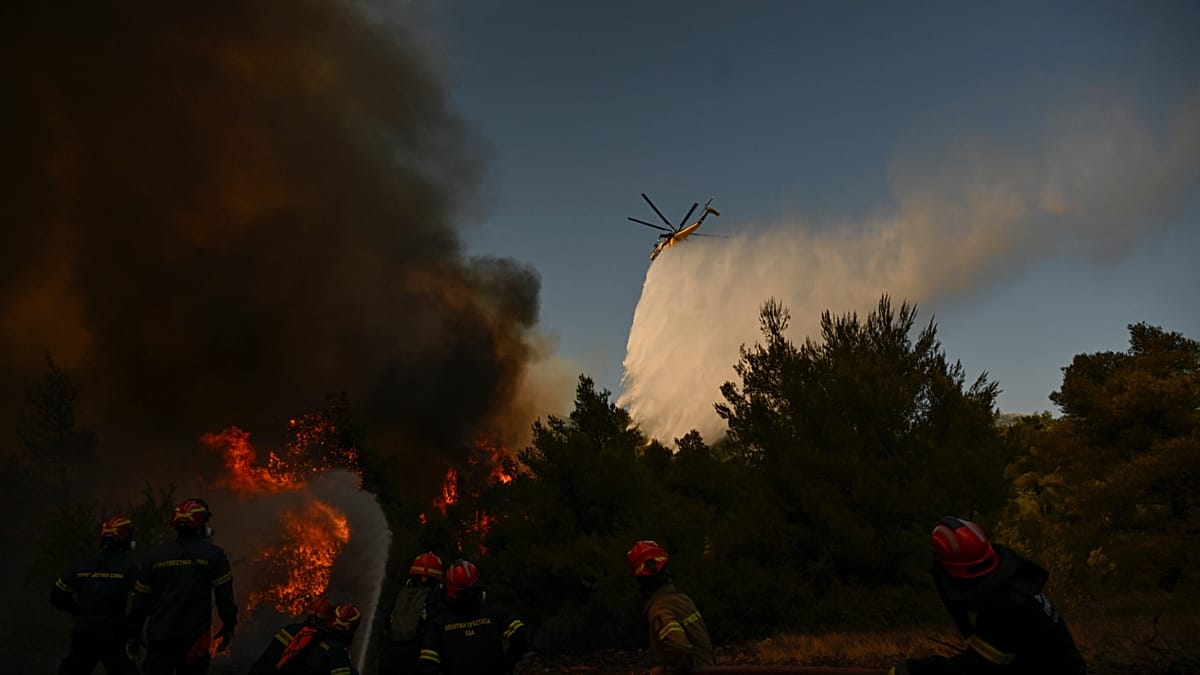 Wildfire forces beach evacuations in Greece's Halkidiki as flames reach Siviri