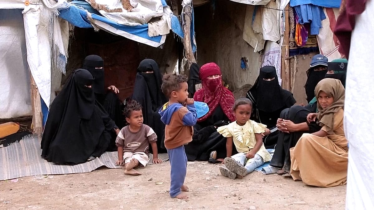 Yemen ceasefire collapses as Houthi advance forces mass displacement