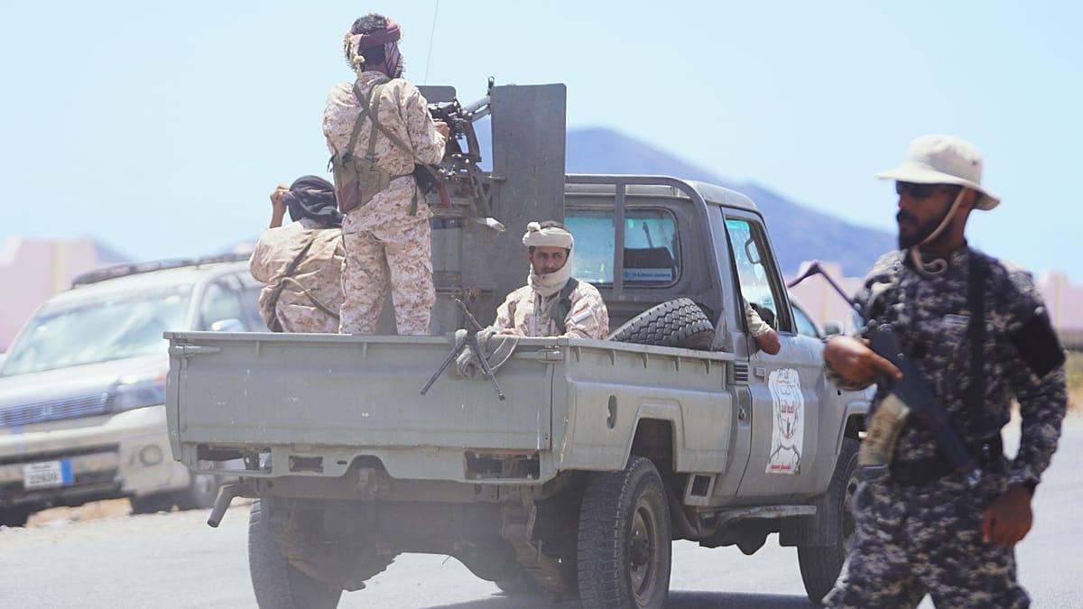 Yemeni forces push toward Bab el-Mandeb as regional tensions escalate