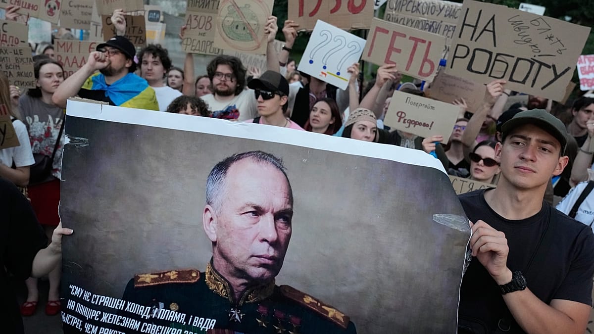 Zelenskyy Replaces Syrskyi with Drapatyi as Ukraine's Commander-in-Chief Amid Protests