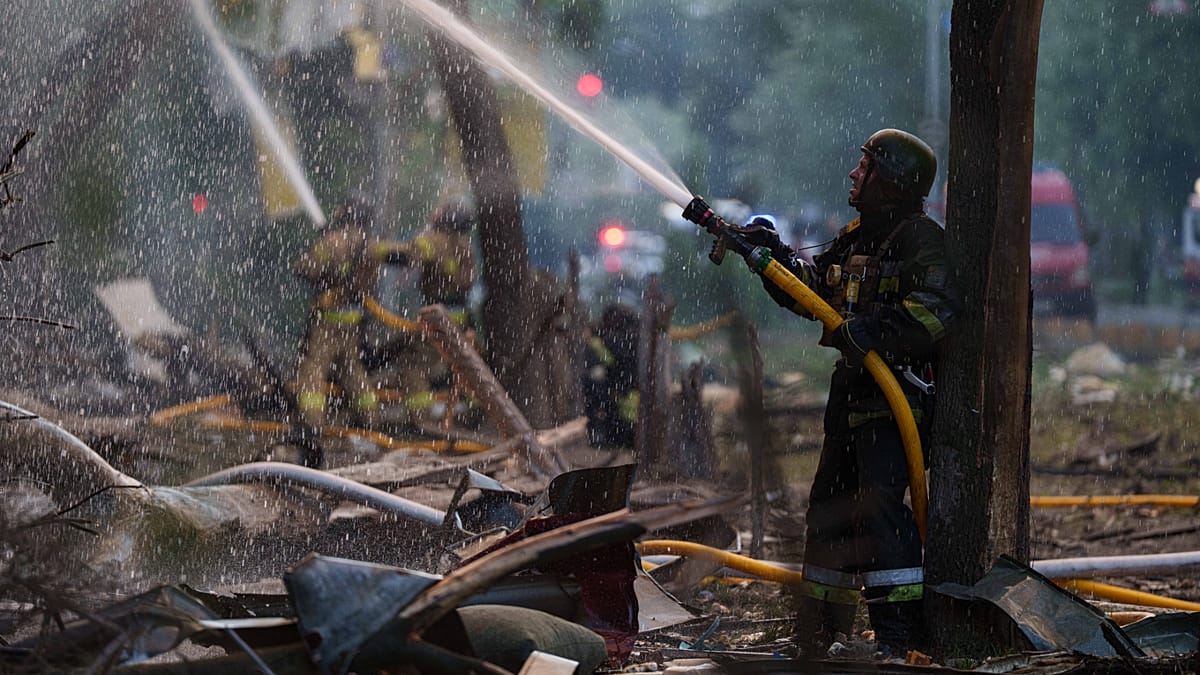 Zelenskyy Surveys Kyiv Damage After Russian Missile and Drone Assault