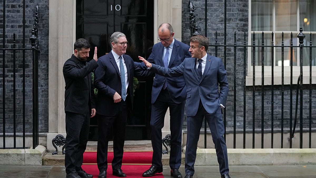 Zelenskyy to Meet Macron, Merz, and Starmer in London Amid Russian Setbacks