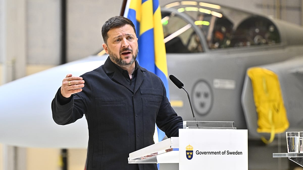 Zelenskyy Warns of Imminent Russian Offensive as Kyiv Braces for New Strikes